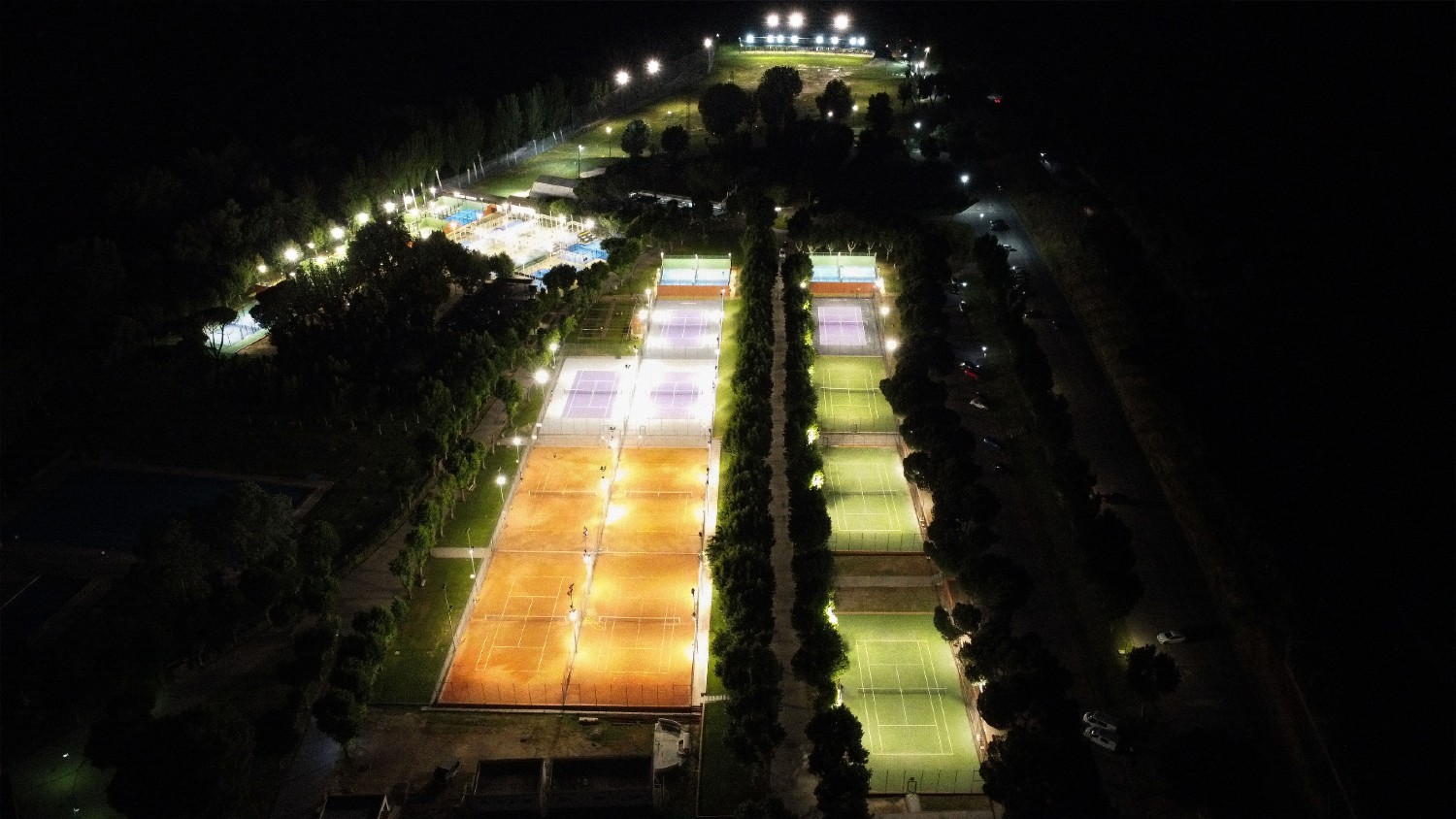 Iluminación a medida para el Club Deportivo Somonte...