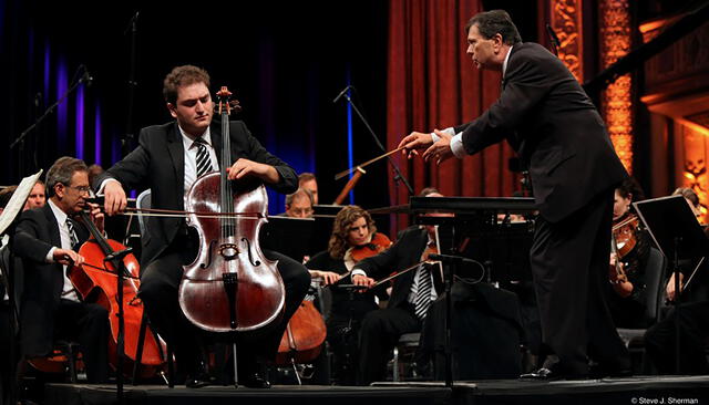 Junto a su padre, Gerard Schwarz. Foto: Difusión. Junto a su padre, Gerard Schwarz. Foto: Difusión.