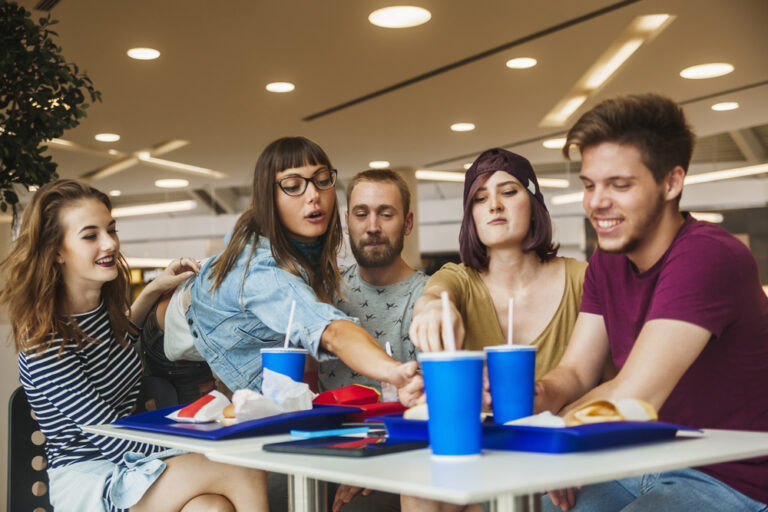 ¿Qué puedes encontrar en el centro comercial Centro Maya?
