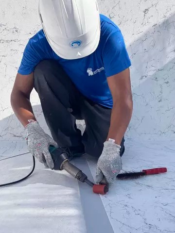 Instalar geotextil bajo lámina armada mejora la pro...