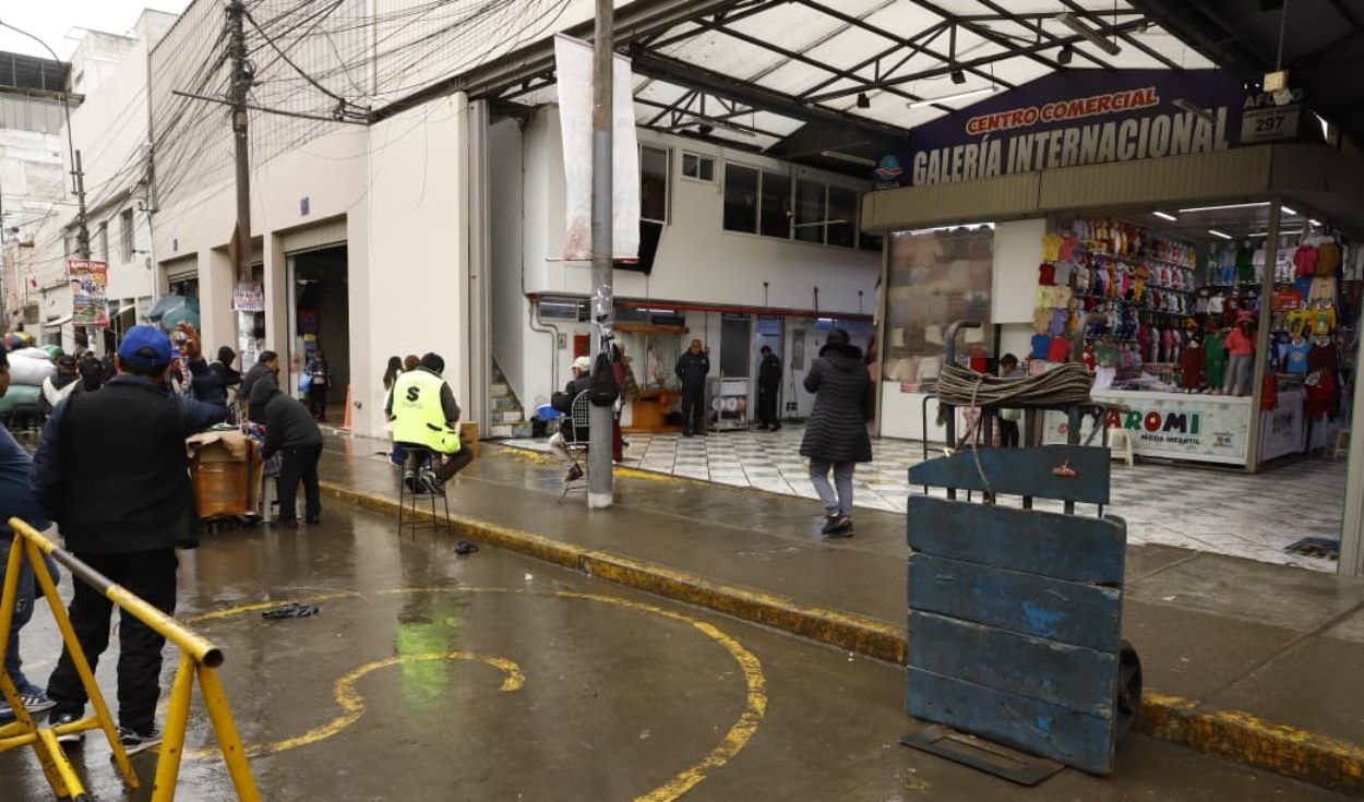 Asaltan a cambista en Cercado de Lima: delincuentes ...