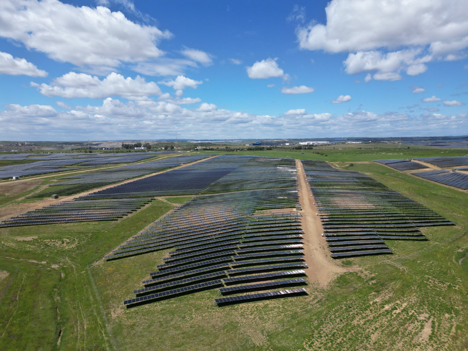 El nuevo parque solar en España ya abastece de ener...