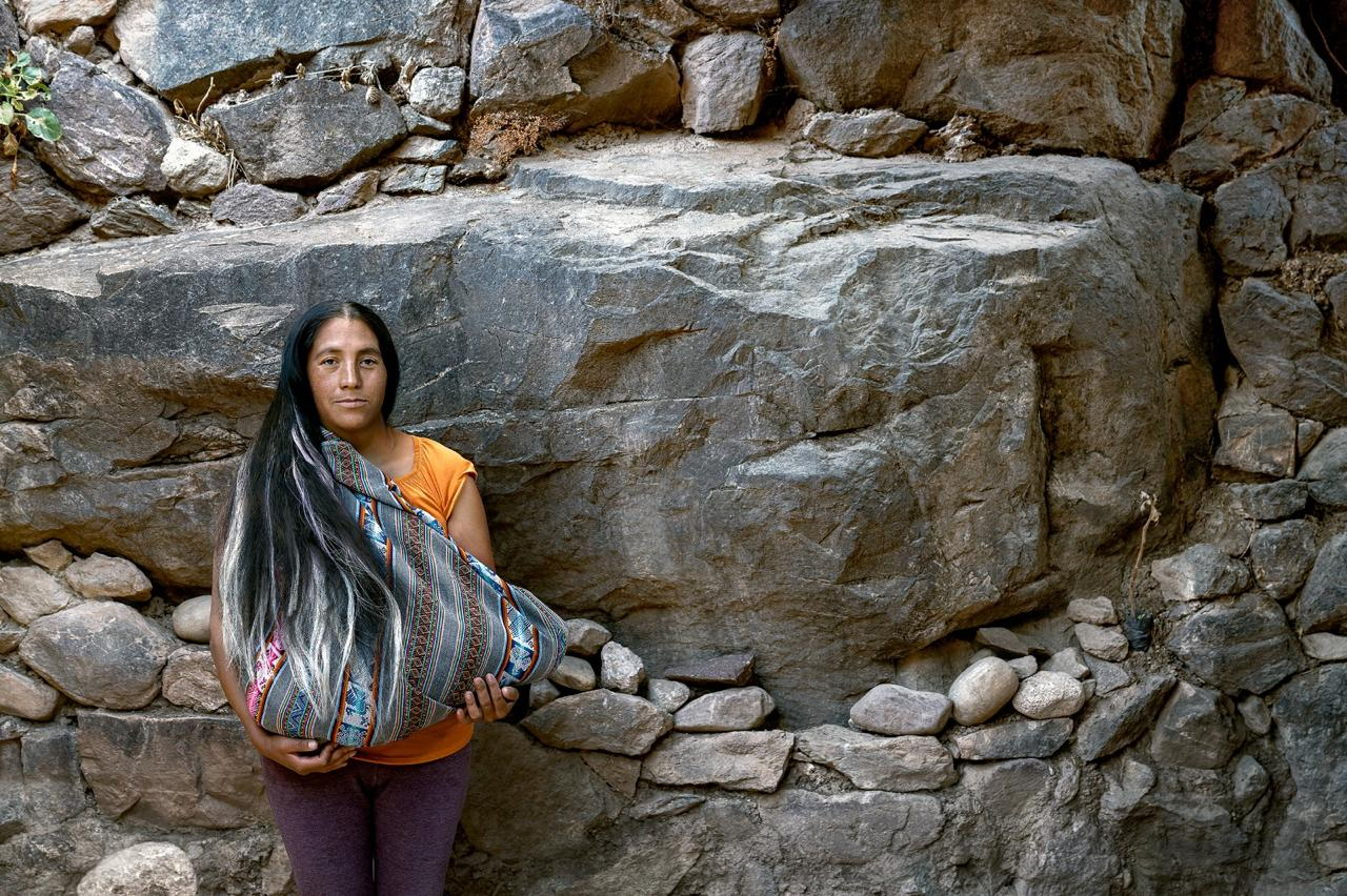 Tejedoras de Ollantaytambo premiadas en la Bienal de...